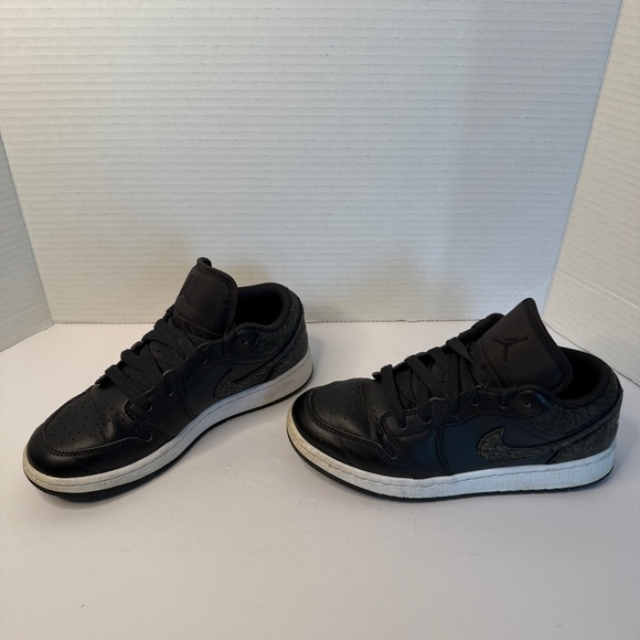 AIR JORDAN 1 LOW SE (BIG KID) - Picture 11 of 12